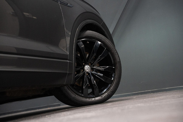 Volkswagen Touareg 3.0 TDI R-Line *Vierwielbesturing / Luchtvering / Standkachel / Stoelventilatie + massage / Panorama / HUD / Keyless*