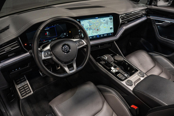 Volkswagen Touareg 3.0 TDI R-Line *Vierwielbesturing / Luchtvering / Standkachel / Stoelventilatie + massage / Panorama / HUD / Keyless*