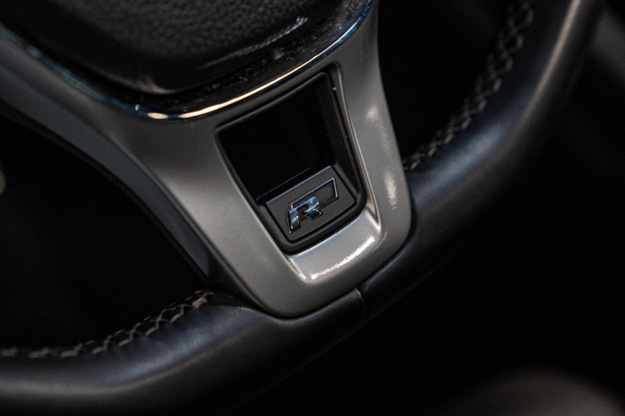 Volkswagen Touareg 3.0 TDI R-Line *Vierwielbesturing / Luchtvering / Standkachel / Stoelventilatie + massage / Panorama / HUD / Keyless*