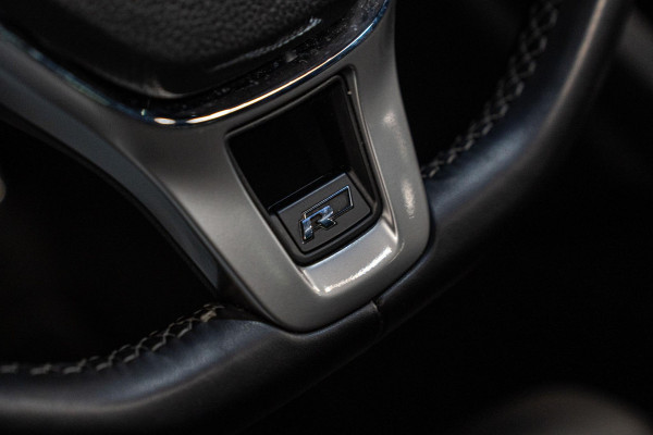 Volkswagen Touareg 3.0 TDI R-Line *Vierwielbesturing / Luchtvering / Standkachel / Stoelventilatie + massage / Panorama / HUD / Keyless*