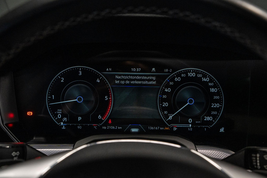 Volkswagen Touareg 3.0 TDI R-Line *Vierwielbesturing / Luchtvering / Standkachel / Stoelventilatie + massage / Panorama / HUD / Keyless*