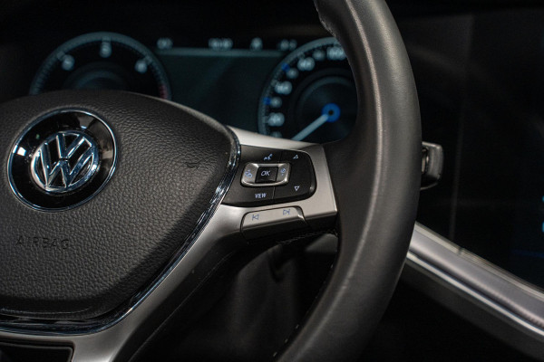 Volkswagen Touareg 3.0 TDI R-Line *Vierwielbesturing / Luchtvering / Standkachel / Stoelventilatie + massage / Panorama / HUD / Keyless*