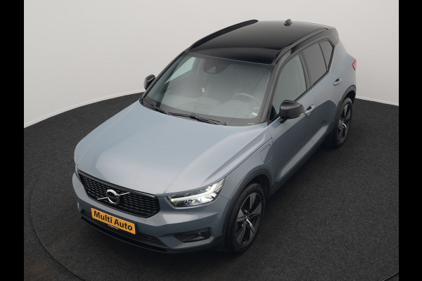 Volvo XC40 T5 Recharge R-Design Plug In Hybrid 262pk Dealer O.H. PHEV | Trekhaak Af Fabriek | Camera | Alcantara Sportstoelen Memory & Verwarmd | Stuur Verwarmd | Apple Carplay | Keyless | Virtual | Cruise Control | Navigatie | DAB |