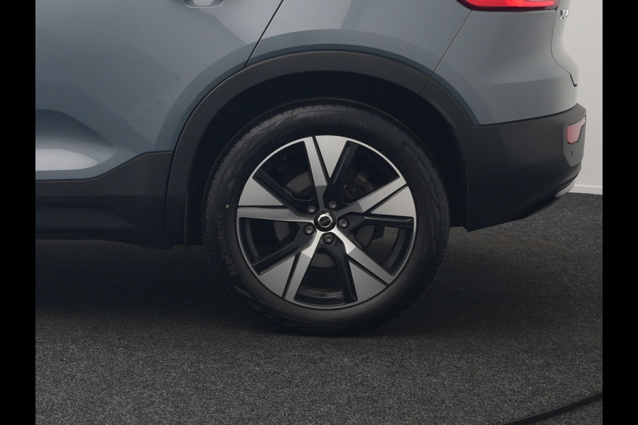 Volvo XC40 T5 Recharge R-Design Plug In Hybrid 262pk Dealer O.H. PHEV | Trekhaak Af Fabriek | Camera | Alcantara Sportstoelen Memory & Verwarmd | Stuur Verwarmd | Apple Carplay | Keyless | Virtual | Cruise Control | Navigatie | DAB |