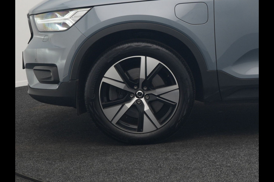 Volvo XC40 T5 Recharge R-Design Plug In Hybrid 262pk Dealer O.H. PHEV | Trekhaak Af Fabriek | Camera | Alcantara Sportstoelen Memory & Verwarmd | Stuur Verwarmd | Apple Carplay | Keyless | Virtual | Cruise Control | Navigatie | DAB |
