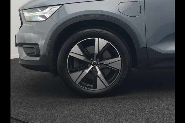 Volvo XC40 T5 Recharge R-Design Plug In Hybrid 262pk Dealer O.H. PHEV | Trekhaak Af Fabriek | Camera | Alcantara Sportstoelen Memory & Verwarmd | Stuur Verwarmd | Apple Carplay | Keyless | Virtual | Cruise Control | Navigatie | DAB |