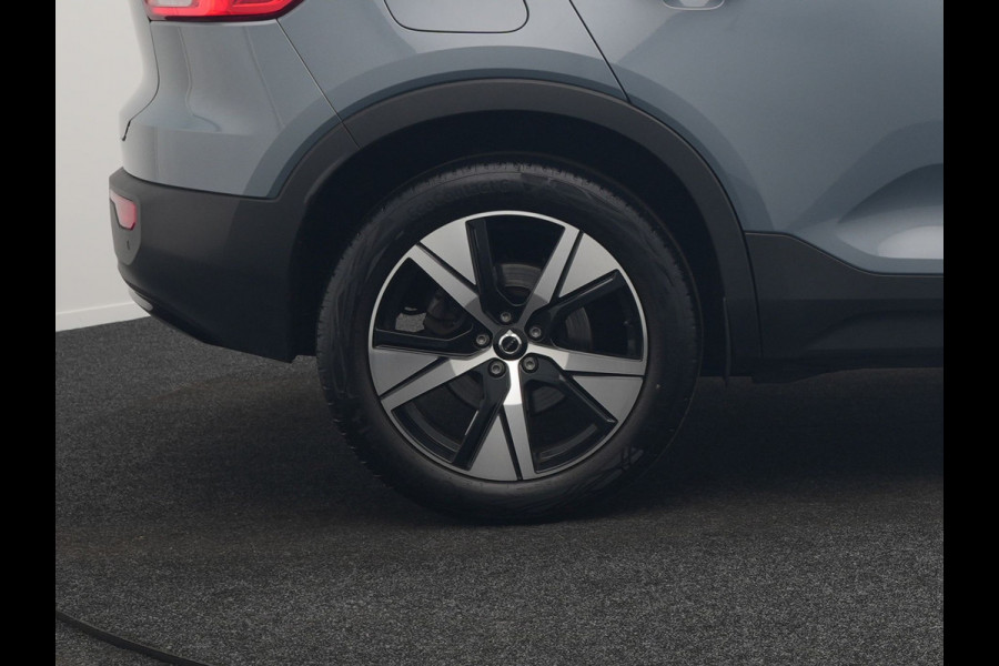 Volvo XC40 T5 Recharge R-Design Plug In Hybrid 262pk Dealer O.H. PHEV | Trekhaak Af Fabriek | Camera | Alcantara Sportstoelen Memory & Verwarmd | Stuur Verwarmd | Apple Carplay | Keyless | Virtual | Cruise Control | Navigatie | DAB |