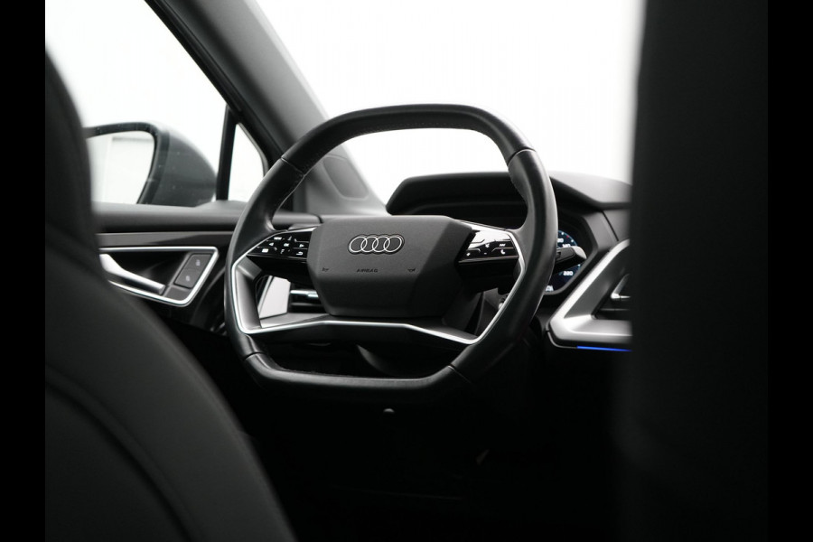 Audi Q4 e-tron 50 quattro S-Line 77 kWh 299pk Dealer O.H. Incl. BTW | Panodak | SOH 93,2% | Lederen Sportstoelen Verwarmd | 20"L.M  | Navigatie | Cruise Control | Virtual | DAB | Taifungrau Metallic |