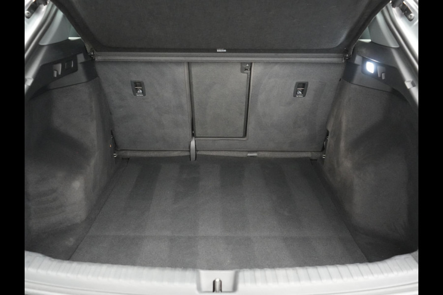 Audi Q4 e-tron 50 quattro S-Line 77 kWh 299pk Dealer O.H. Incl. BTW | Panodak | SOH 93,2% | Lederen Sportstoelen Verwarmd | 20"L.M  | Navigatie | Cruise Control | Virtual | DAB | Taifungrau Metallic |