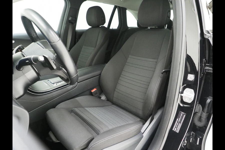 Mercedes-Benz GLC 300e 4MATIC Night Black | Stoelverwarming | Cruise | LED | PDC | Carplay | Climate