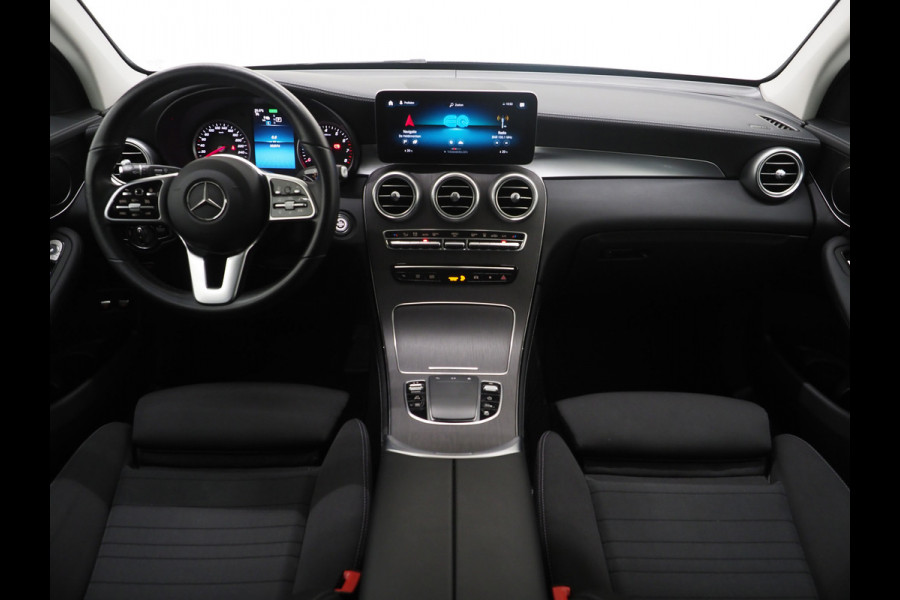 Mercedes-Benz GLC 300e 4MATIC Night Black | Stoelverwarming | Cruise | LED | PDC | Carplay | Climate