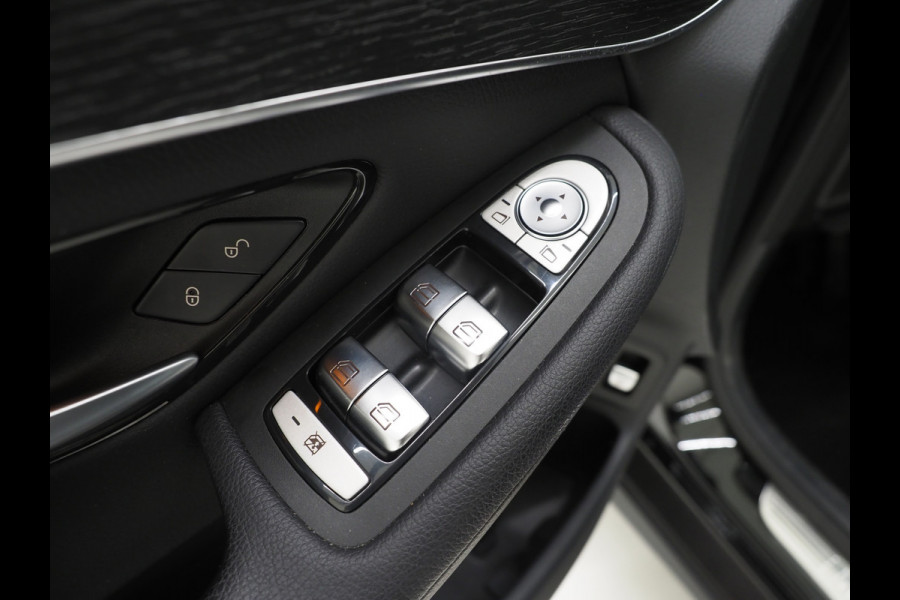Mercedes-Benz GLC 300e 4MATIC Night Black | Stoelverwarming | Cruise | LED | PDC | Carplay | Climate