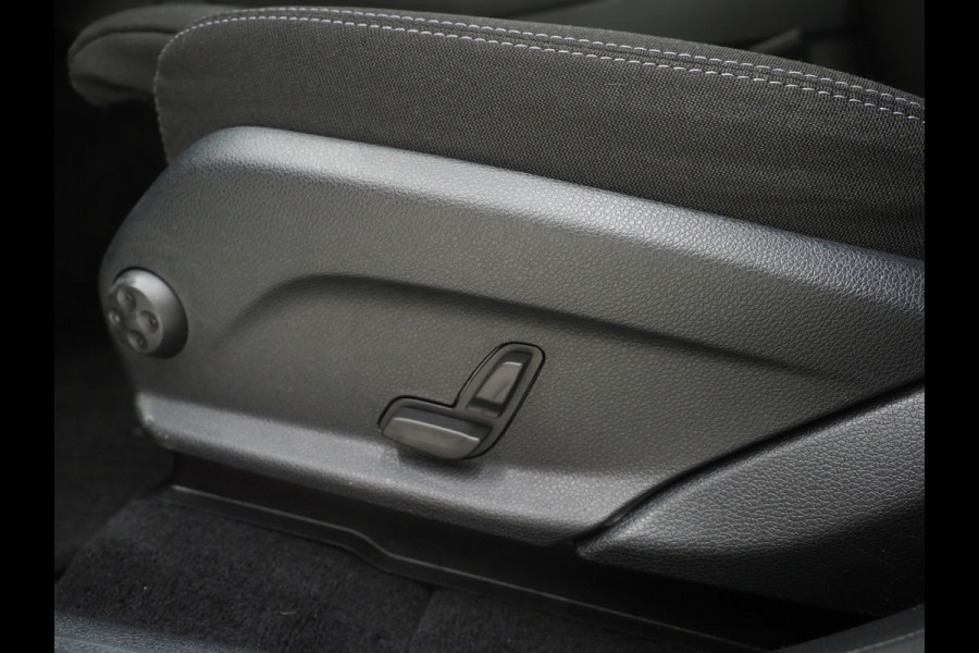 Mercedes-Benz GLC 300e 4MATIC Night Black | Stoelverwarming | Cruise | LED | PDC | Carplay | Climate