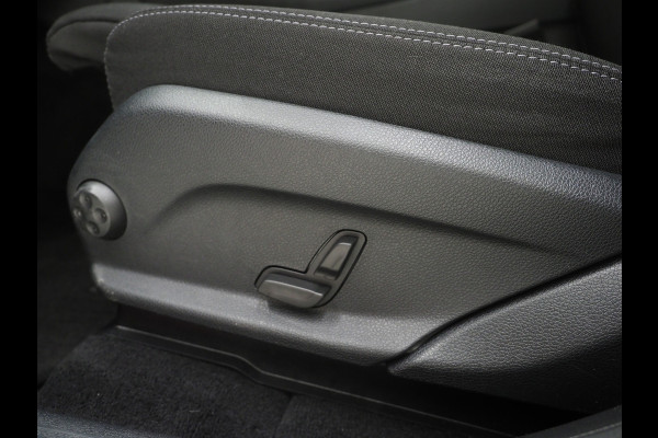 Mercedes-Benz GLC 300e 4MATIC Night Black | Stoelverwarming | Cruise | LED | PDC | Carplay | Climate