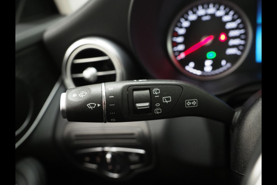 Mercedes-Benz GLC 300e 4MATIC Night Black | Stoelverwarming | Cruise | LED | PDC | Carplay | Climate