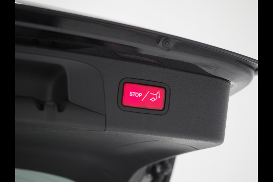 Mercedes-Benz GLC 300e 4MATIC Night Black | Stoelverwarming | Cruise | LED | PDC | Carplay | Climate