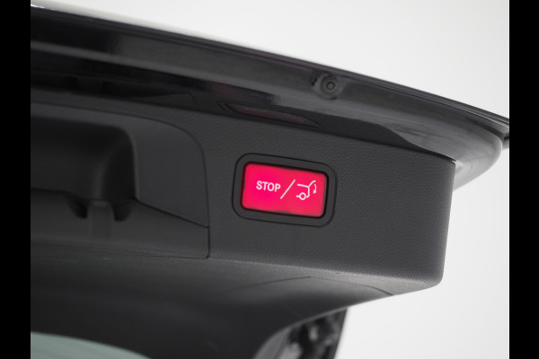 Mercedes-Benz GLC 300e 4MATIC Night Black | Stoelverwarming | Cruise | LED | PDC | Carplay | Climate