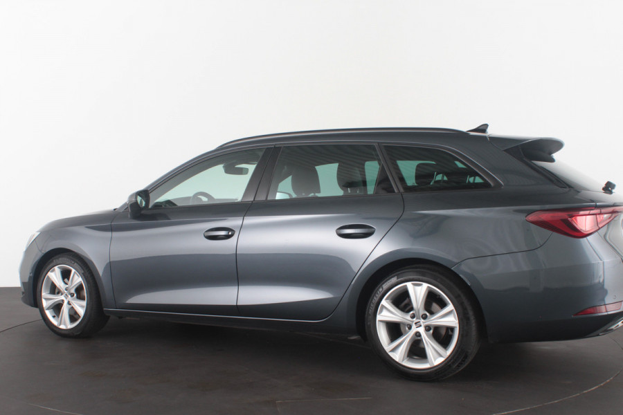 Seat Leon Sportstourer 1.5 TSI FR Business > 131pk/Winterpakket/Matrix-LED/17inch/Magnetic Tech Grey/Parkeersensor voor en achter