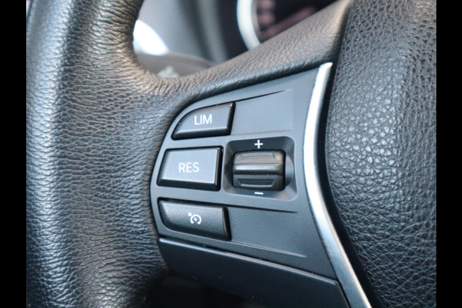 BMW 1-serie 118i Executive Automaat 5 deurs / Navigatie / LED / 17 Inch / Climate Control / Bluetooth / Cruise Control / Parkeersensoren / Regen- en lichtsensor