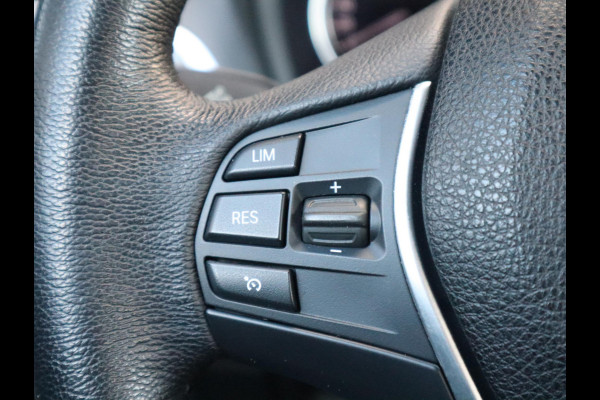 BMW 1-serie 118i Executive Automaat 5 deurs / Navigatie / LED / 17 Inch / Climate Control / Bluetooth / Cruise Control / Parkeersensoren / Regen- en lichtsensor