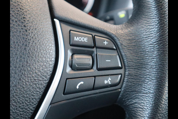 BMW 1-serie 118i Executive Automaat 5 deurs / Navigatie / LED / 17 Inch / Climate Control / Bluetooth / Cruise Control / Parkeersensoren / Regen- en lichtsensor