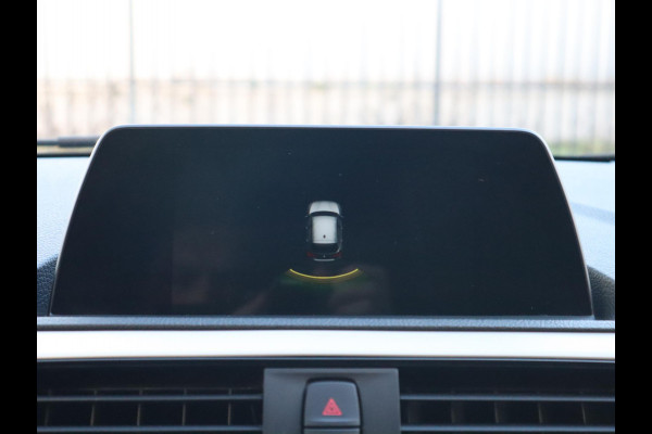 BMW 1-serie 118i Executive Automaat 5 deurs / Navigatie / LED / 17 Inch / Climate Control / Bluetooth / Cruise Control / Parkeersensoren / Regen- en lichtsensor