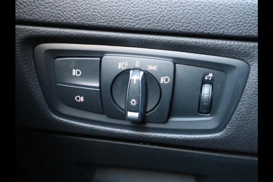 BMW 1-serie 118i Executive Automaat 5 deurs / Navigatie / LED / 17 Inch / Climate Control / Bluetooth / Cruise Control / Parkeersensoren / Regen- en lichtsensor