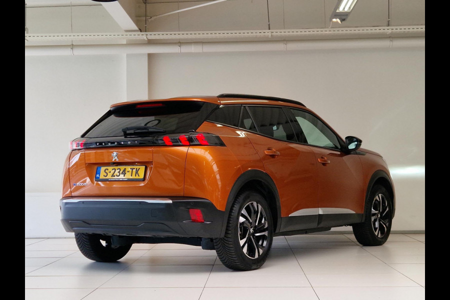 Peugeot e-2008 EV Allure Pack 50 kWh SOH 99,6% | 3-Fase 11 kWh |  Stoelverwarming | Advanced Grip Control | Apple Carplay/Android Auto | Achteruitrijcamera | Cruise Control |