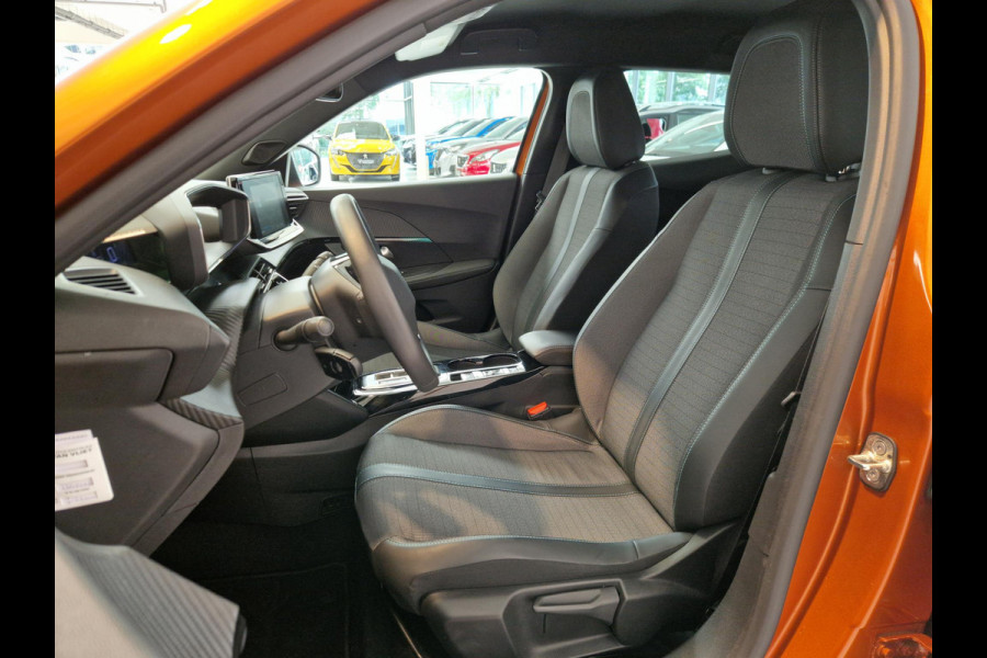Peugeot e-2008 EV Allure Pack 50 kWh SOH 99,6% | 3-Fase 11 kWh |  Stoelverwarming | Advanced Grip Control | Apple Carplay/Android Auto | Achteruitrijcamera | Cruise Control |