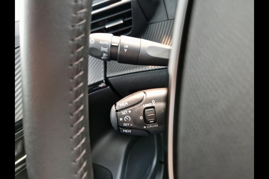 Peugeot e-2008 EV Allure Pack 50 kWh SOH 99,6% | 3-Fase 11 kWh |  Stoelverwarming | Advanced Grip Control | Apple Carplay/Android Auto | Achteruitrijcamera | Cruise Control |