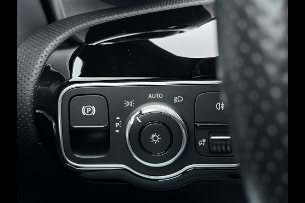 Mercedes-Benz A-Klasse 250 AMG-Line | Pano | LED Matrix | Night Pakket | Camera