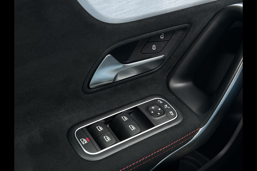 Mercedes-Benz A-Klasse 250 AMG-Line | Pano | LED Matrix | Night Pakket | Camera