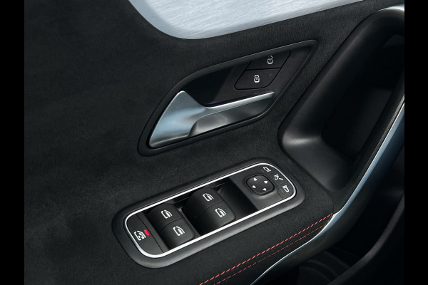 Mercedes-Benz A-Klasse 250 AMG-Line | Pano | LED Matrix | Night Pakket | Camera