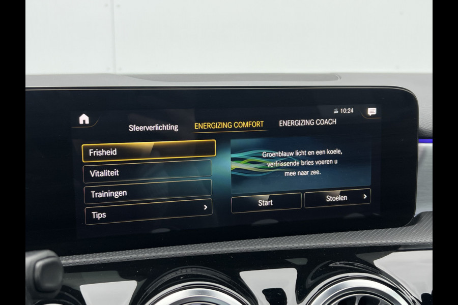 Mercedes-Benz A-Klasse 250 AMG-Line | Pano | LED Matrix | Night Pakket | Camera