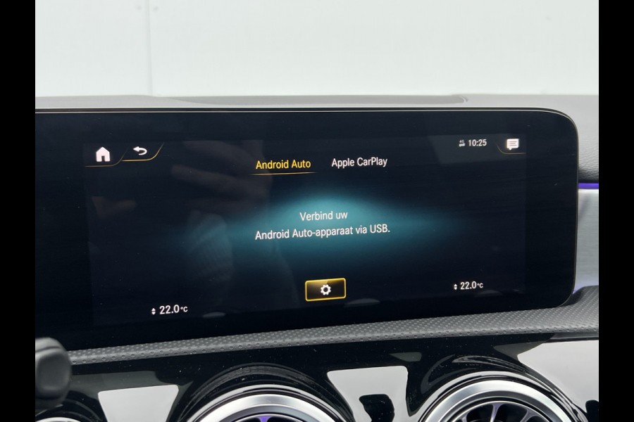 Mercedes-Benz A-Klasse 250 AMG-Line | Pano | LED Matrix | Night Pakket | Camera