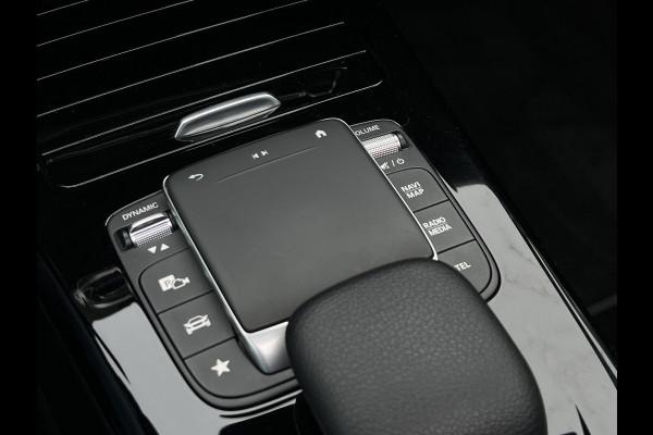 Mercedes-Benz A-Klasse 250 AMG-Line | Pano | LED Matrix | Night Pakket | Camera