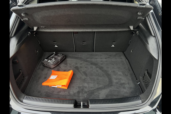 Mercedes-Benz A-Klasse 250 AMG-Line | Pano | LED Matrix | Night Pakket | Camera