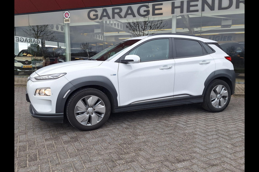 Hyundai Kona EV Fashion 64 kWh | SOH: nnb | 3 Fase | warmtepomp | HUD | Blindspot | Climate | Navi |