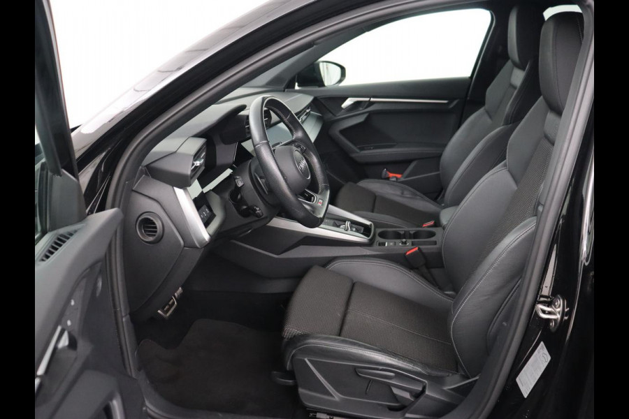 Audi A3 35 TFSI S edition | Carplay | Navigatie | Sportstoelen | Half leder | Full LED | Camera | Virtual Cockpit | 19'' | Climate control | Bluetooth | Cruise control | S Line