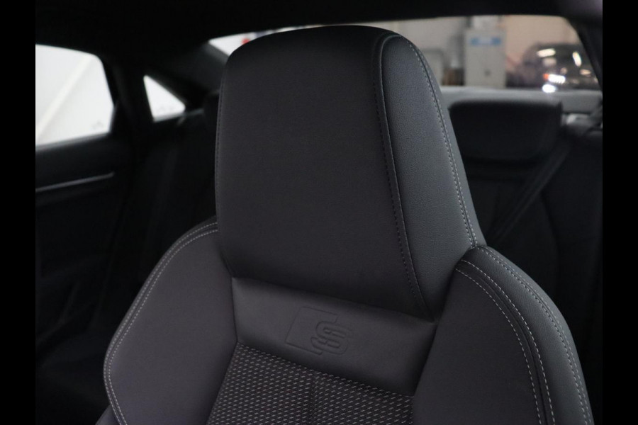 Audi A3 35 TFSI S edition | Carplay | Navigatie | Sportstoelen | Half leder | Full LED | Camera | Virtual Cockpit | 19'' | Climate control | Bluetooth | Cruise control | S Line