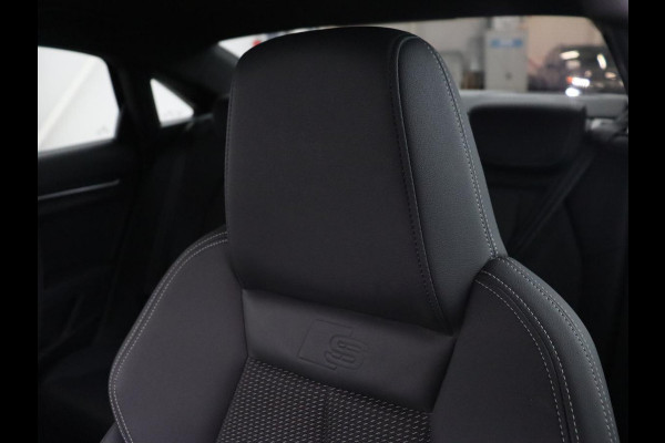 Audi A3 35 TFSI S edition | Carplay | Navigatie | Sportstoelen | Half leder | Full LED | Camera | Virtual Cockpit | 19'' | Climate control | Bluetooth | Cruise control | S Line