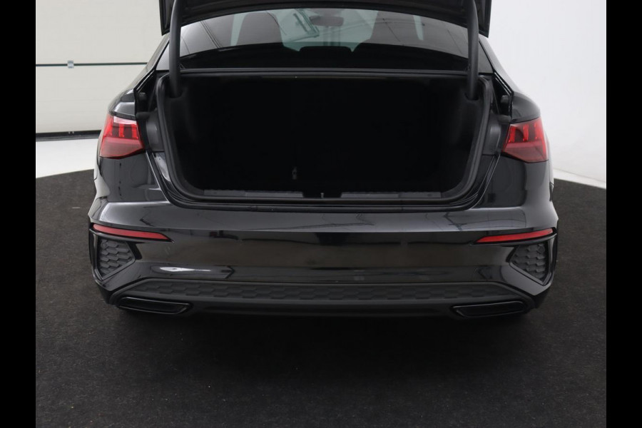 Audi A3 35 TFSI S edition | Carplay | Navigatie | Sportstoelen | Half leder | Full LED | Camera | Virtual Cockpit | 19'' | Climate control | Bluetooth | Cruise control | S Line