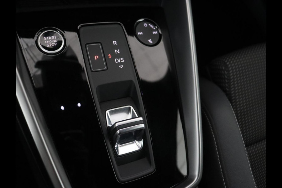Audi A3 35 TFSI S edition | Carplay | Navigatie | Sportstoelen | Half leder | Full LED | Camera | Virtual Cockpit | 19'' | Climate control | Bluetooth | Cruise control | S Line