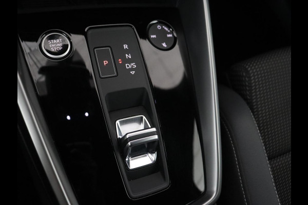 Audi A3 35 TFSI S edition | Carplay | Navigatie | Sportstoelen | Half leder | Full LED | Camera | Virtual Cockpit | 19'' | Climate control | Bluetooth | Cruise control | S Line