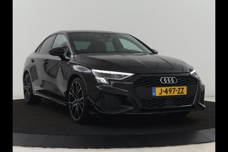 Audi A3 35 TFSI S edition | Carplay | Navigatie | Sportstoelen | Half leder | Full LED | Camera | Virtual Cockpit | 19'' | Climate control | Bluetooth | Cruise control | S Line