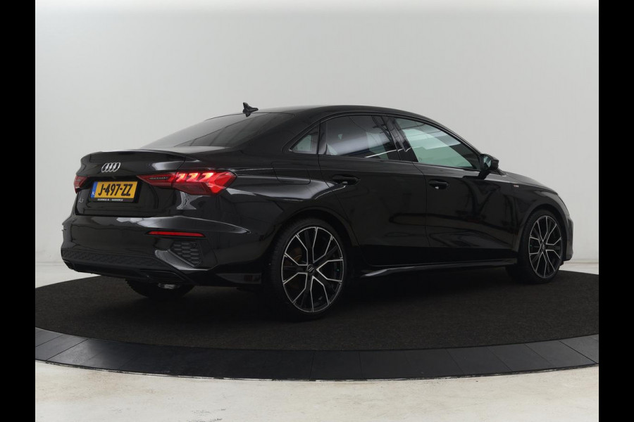 Audi A3 35 TFSI S edition | Carplay | Navigatie | Sportstoelen | Half leder | Full LED | Camera | Virtual Cockpit | 19'' | Climate control | Bluetooth | Cruise control | S Line