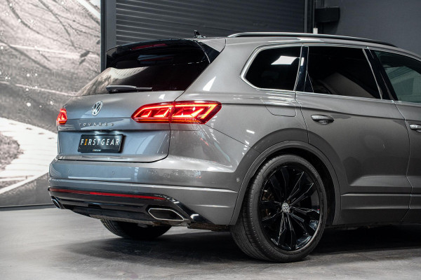 Volkswagen Touareg 3.0 TDI R-Line *Vierwielbesturing / Luchtvering / Standkachel / Stoelventilatie + massage / Panorama / HUD / Keyless*