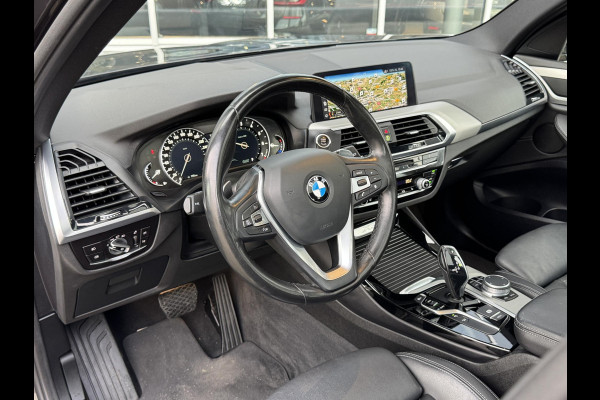 BMW X3 xDrive20i High Executive / Panoramadak / Adaptive LED / Camera / Navigatiesysteem Professional /  Trekhaak / Sportstoel / HiFi Luidsprekersysteem / Stoelverwarming / 20" velgen / Dakreling