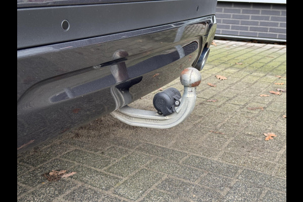 BMW X3 xDrive20i High Executive / Panoramadak / Adaptive LED / Camera / Navigatiesysteem Professional /  Trekhaak / Sportstoel / HiFi Luidsprekersysteem / Stoelverwarming / 20" velgen / Dakreling