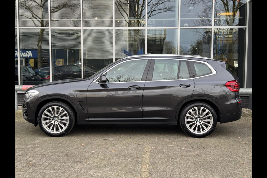 BMW X3 xDrive20i High Executive / Panoramadak / Adaptive LED / Camera / Navigatiesysteem Professional /  Trekhaak / Sportstoel / HiFi Luidsprekersysteem / Stoelverwarming / 20" velgen / Dakreling